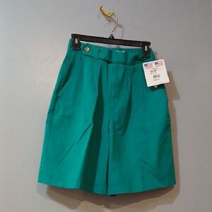 Green Bermuda Shorts with Tailored Fit and Preppy Style